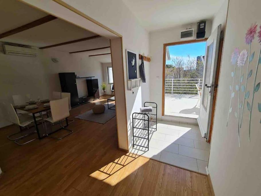 Prostorny Domov V Nejkrasnejsi Casti Chorvatska Apartman Vodice Kültér fotó