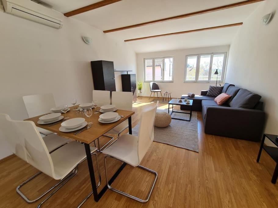 Prostorny Domov V Nejkrasnejsi Casti Chorvatska Apartman Vodice Kültér fotó