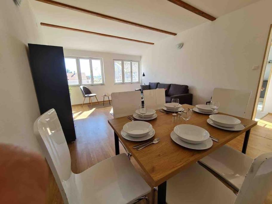 Prostorny Domov V Nejkrasnejsi Casti Chorvatska Apartman Vodice Kültér fotó